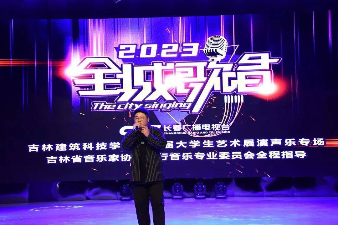 美国达人秀唱歌金色按_美国达人秀金色按钮时的歌曲_美国达人秀金色按钮代表什么